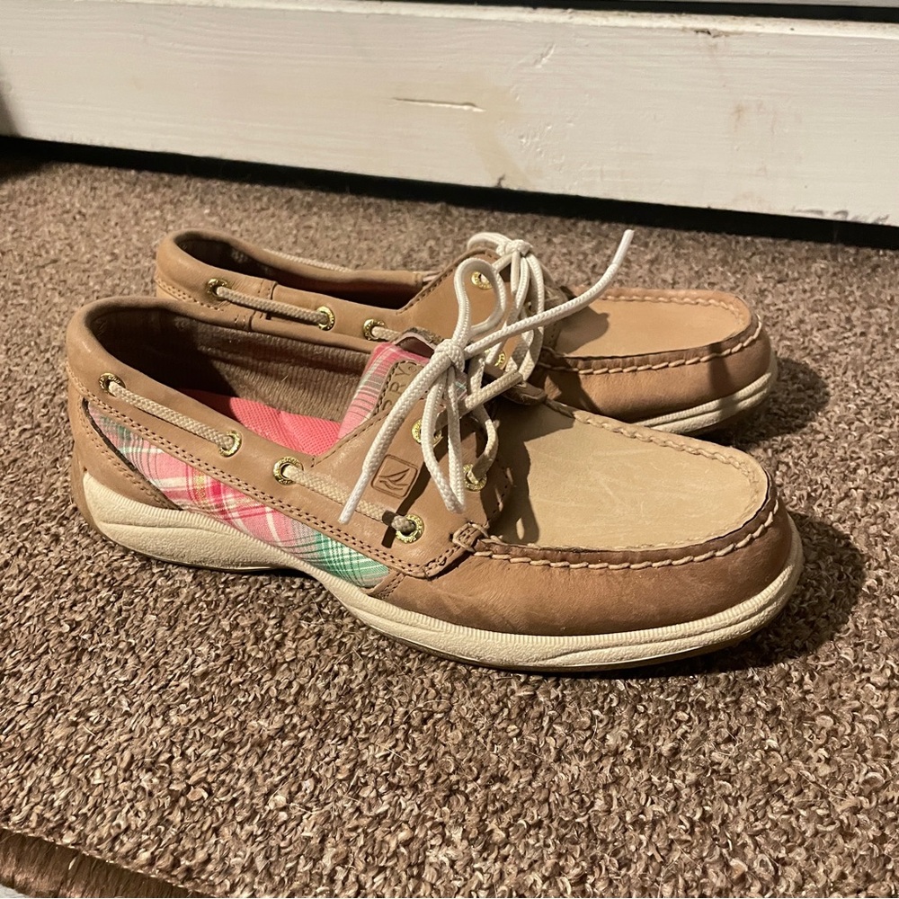 Womens size 6 sperrys